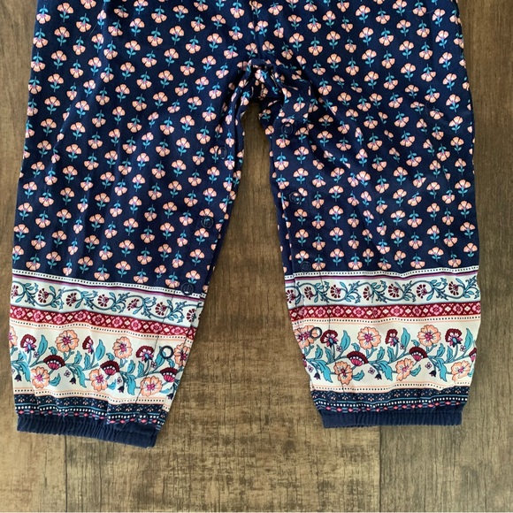 New without Tags Carters button front floral pattern long sleeve/pant romper - Picture 3 of 7